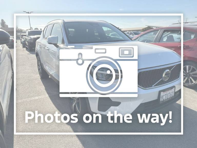 2023 Volvo XC40 Core