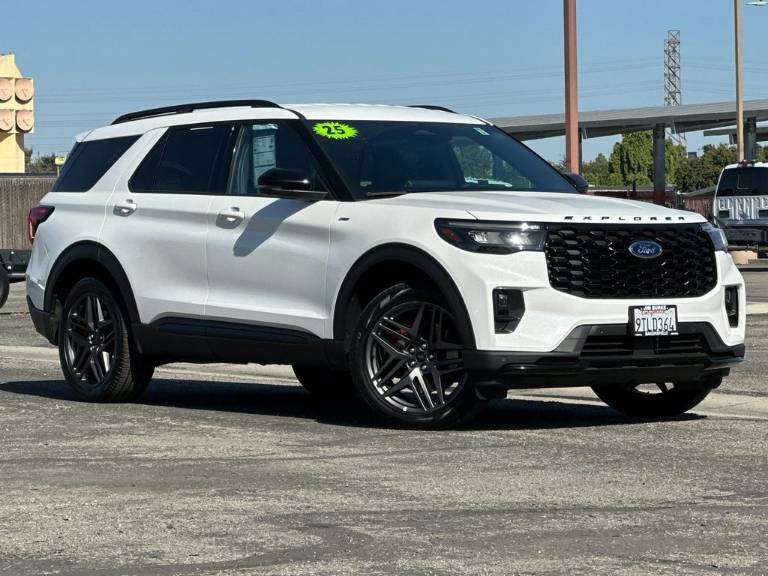 2025 Ford Explorer ST-Line