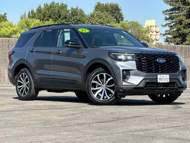 2025 Ford Explorer ST-Line